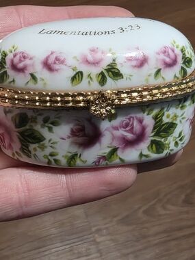 Imperial Porcelain White and Gold Oval Trinket Box
